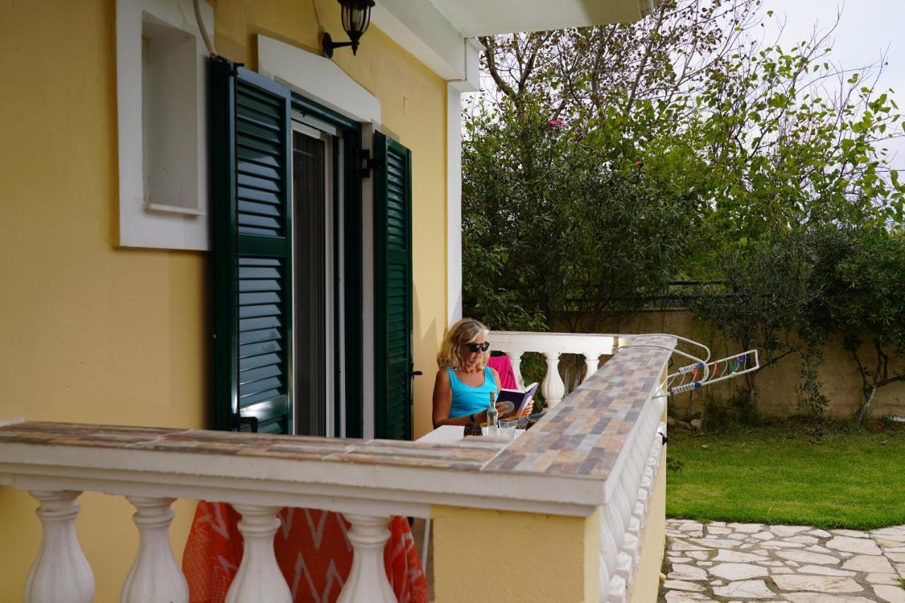 Stefanias Prasoudi Beach Agios Matthaios  ภายนอก รูปภาพ