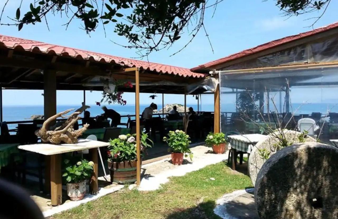 Stefanias Prasoudi Beach Agios Matthaios  ภายนอก รูปภาพ